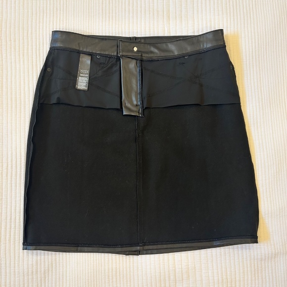 NYDJ Sculpt-Her Five-Pocket Faux Leather Skirt - Size 8 - Picture 7 of 7